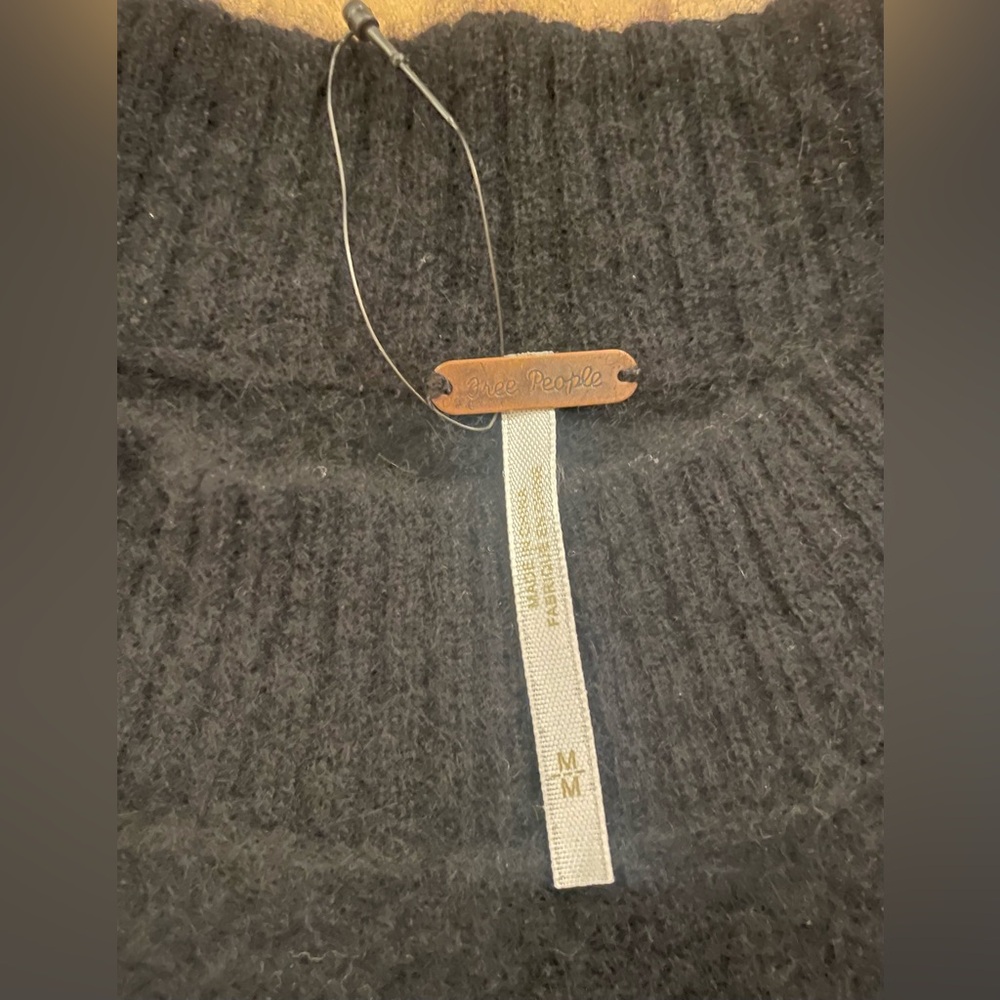 Free People Cashmere Puff Sleeve Cropped Sweater. Short Sleeve. Medium. Black.🖤 - Picture 3 of 3